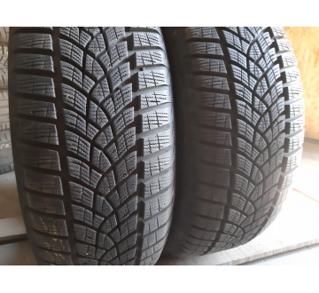 Шини на авто в хорошому стані GoodYear Ultra Grip     шириною 215 висотою 60 радіусом R 16 низькі ціни