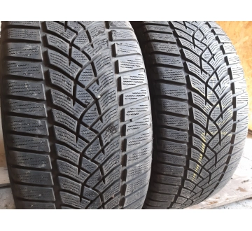 Шини на авто в хорошому стані Good Year Ultra Grip    .  шириною 235 висотою 40 радіусом R 19 низькі ціни