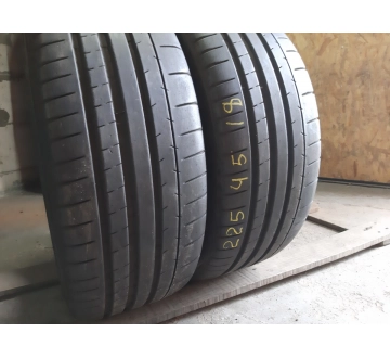 Шини на авто в хорошому стані Michelin Pilot Super Sport      шириною 225 висотою 45 радіусом R 18 низькі ціни