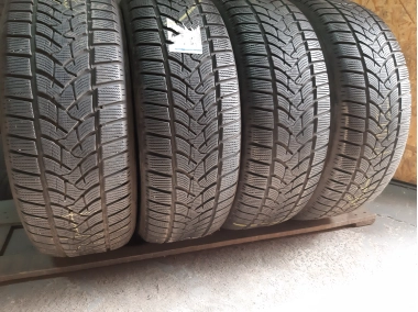 Уживані шини з Європи Dunlop Winter Sport 5 Suv 235/60 R 18 Шини на авто в хорошому стані Dunlop Winter Sport 5 Suv шириною 235 висотою 60 радіусом R 18 низькі ціни