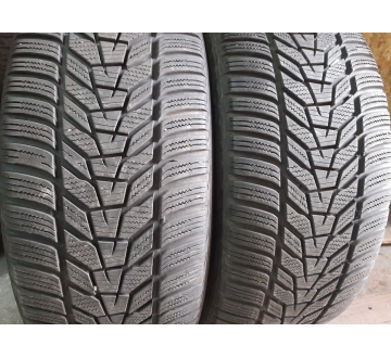 Уживані шини з Європи Hankook Winter I Cept Evo 3* . 235/45 R 19 Шини на авто в хорошому стані Hankook Winter I Cept Evo 3* . шириною 235 висотою 45 радіусом R 19 низькі ціни