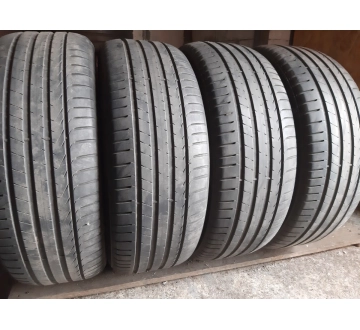 Шини на авто в хорошому стані Pirelli Scorpion     шириною 235 висотою 55 радіусом R 18 низькі ціни