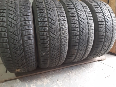 Уживані шини з Європи Pirelli Sottozero 3 255/45 R 19 Шини на авто в хорошому стані Pirelli Sottozero 3 шириною 255 висотою 45 радіусом R 19 низькі ціни