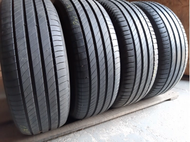 Шини на авто в хорошому стані Michelin Primacy 4    . шириною 215 висотою 60 радіусом R 16 низькі ціни