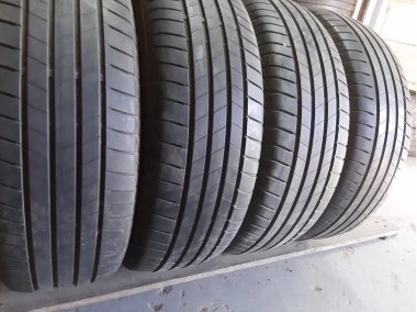 Уживані шини з Європи Bridgestone Turanza T005 215/65 R 16 Шини на авто в хорошому стані Bridgestone Turanza T005 шириною 215 висотою 65 радіусом R 16 низькі ціни