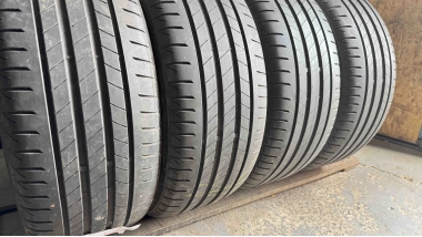 Шини на авто в хорошому стані Bridgestone Turanza T005     . шириною 245 висотою 45 радіусом R 18 низькі ціни
