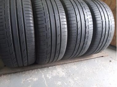 Шини на авто в хорошому стані Bridgestone Potenza S001       . . шириною 235 висотою 40 радіусом R 19 низькі ціни