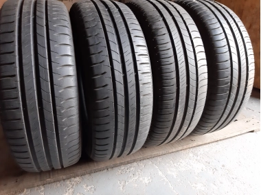 Шини на авто в хорошому стані Michelin Energy Saver     шириною 205 висотою 60 радіусом R 16 низькі ціни