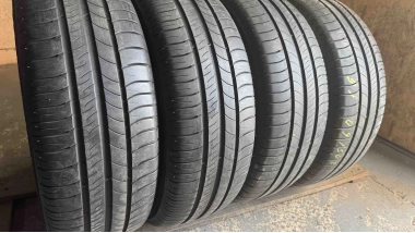 Шини на авто в хорошому стані Michelin Energy Saver    . шириною 205 висотою 60 радіусом R 16 низькі ціни