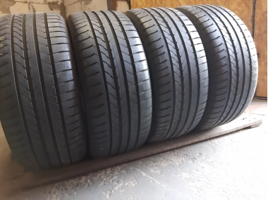 Шини на авто в хорошому стані GoodYear Efficient Grip шириною 245 висотою 45 радіусом R 17 низькі ціни