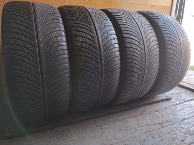 Уживані шини з Європи Michelin Pilot Alpin 5 265/40 R 20 Шини на авто в хорошому стані Michelin Pilot Alpin 5 шириною 265 висотою 40 радіусом R 20 низькі ціни