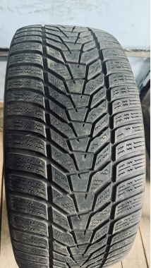 Шини на авто в хорошому стані Hankook Winter I Cept Evo 3  . шириною 235 висотою 45 радіусом R 18 низькі ціни