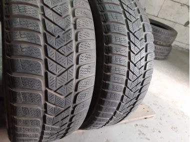 Шини на авто в хорошому стані Pirelli Sottozero 3    шириною 225 висотою 55 радіусом R 17 низькі ціни
