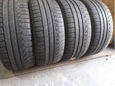 Шини на авто в хорошому стані Pirelli P zero Winter шириною 245 висотою 45 радіусом R 18 низькі ціни