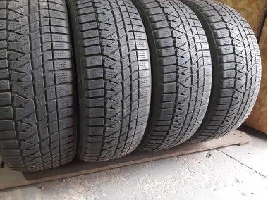 Шини на авто в хорошому стані Kumho Winter Craft WS 71 шириною 215 висотою 55 радіусом R 18 низькі ціни
