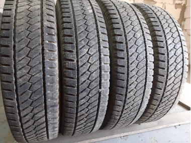 Шини на авто в хорошому стані Bridgestone Blizzak- W810       шириною 185 висотою 75 радіусом R 16C низькі ціни