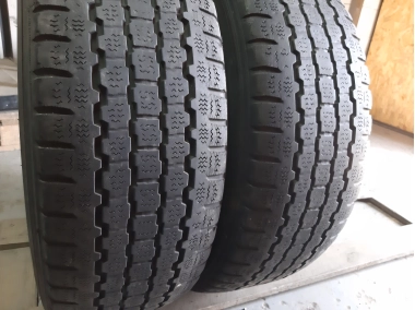 Шини на авто в хорошому стані Bridgestone Blizzak W-80 шириною 225 висотою 70 радіусом R 15C низькі ціни