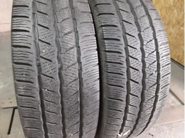 Шини на авто в хорошому стані Continental Van Contact Winter        шириною 235 висотою 65 радіусом R 16C низькі ціни