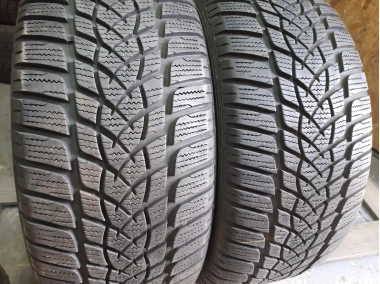 Уживані шини з Європи GoodYear Ultra Grip Performance . . / 235/45 R 17 Шини на авто в хорошому стані GoodYear Ultra Grip Performance . . / шириною 235 висотою 45 радіусом R 17 низькі ціни