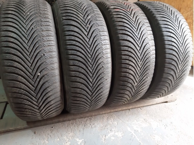 Уживані шини з Європи Michelin Alpin 5 . 225/55 R 17 Шини на авто в хорошому стані Michelin Alpin 5 . шириною 225 висотою 55 радіусом R 17 низькі ціни
