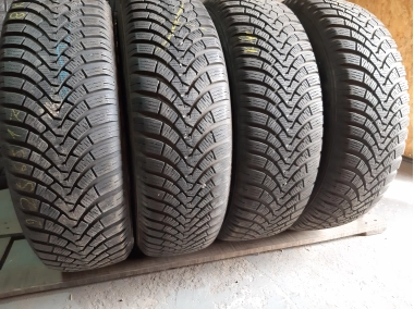 Уживані шини з Європи Falken EuroWinter HS 01 suv 225/65 R 17 Шини на авто в хорошому стані Falken EuroWinter HS 01 suv шириною 225 висотою 65 радіусом R 17 низькі ціни