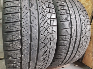 Шини на авто в хорошому стані Pirelli P Zero Winter шириною 275 висотою 40 радіусом R 19 низькі ціни