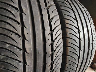 Уживані шини з Європи Kumho Ecsta SPT 225/45 R 18 Шини на авто в хорошому стані Kumho Ecsta SPT шириною 225 висотою 45 радіусом R 18 низькі ціни