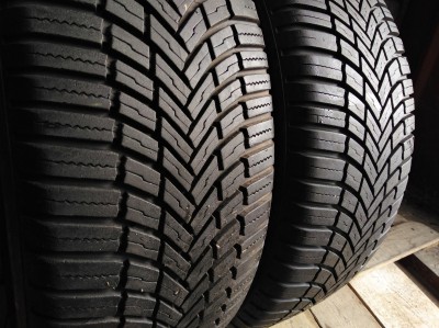 Шини на авто в хорошому стані Bridgestone Weather Control A 005 шириною 215 висотою 55 радіусом R 18 низькі ціни
