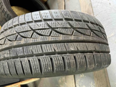 Шини на авто в хорошому стані Hankook Winter Icept EVO  шириною 235 висотою 45 радіусом R 17 низькі ціни
