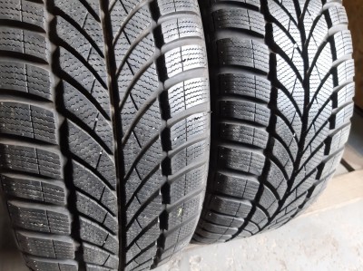 Уживані шини з Європи Maxxis Arctictrekker 225/45 R 17 Шини на авто в хорошому стані Maxxis Arctictrekker шириною 225 висотою 45 радіусом R 17 низькі ціни