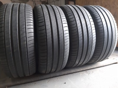 Уживані шини з Європи Michelin Primacy 3. 235/45 R 17 Шини на авто в хорошому стані Michelin Primacy 3. шириною 235 висотою 45 радіусом R 17 низькі ціни