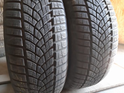 Уживані шини з Європи GoodYear Ultra Grip 215/60 R 16 Шини на авто в хорошому стані GoodYear Ultra Grip шириною 215 висотою 60 радіусом R 16 низькі ціни