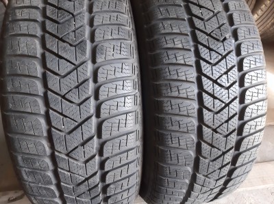 Уживані шини з Європи Pirelli Sottozero 3 . 225/45 R 18 Шини на авто в хорошому стані Pirelli Sottozero 3 . шириною 225 висотою 45 радіусом R 18 низькі ціни