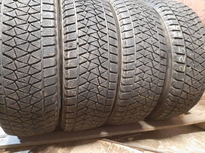 Шини на авто в хорошому стані Bridgestone Blizzak DM-V2     шириною 225 висотою 65 радіусом R 18 низькі ціни
