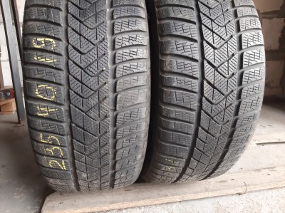 Уживані шини з Європи Pirelli Sotozero 3 … 235/40 R 19 Шини на авто в хорошому стані Pirelli Sotozero 3 … шириною 235 висотою 40 радіусом R 19 низькі ціни