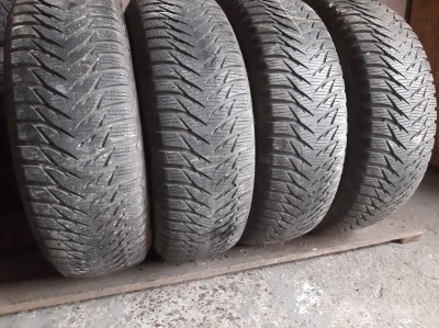 Шини на авто в хорошому стані GoodYear Ultra Grip 8    шириною 215 висотою 65 радіусом R 16 низькі ціни