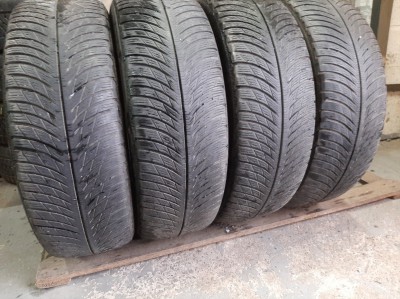 Уживані шини з Європи Pirelli Sottozero 3. 245/40 R 18 Шини на авто в хорошому стані Pirelli Sottozero 3. шириною 245 висотою 40 радіусом R 18 низькі ціни