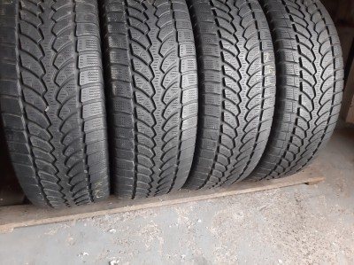 Уживані шини з Європи Bridgestone Blizzak LM-80 245/70 R 16 Шини на авто в хорошому стані Bridgestone Blizzak LM-80 шириною 245 висотою 70 радіусом R 16 низькі ціни